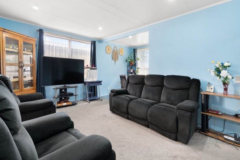 Photo of property in 2 Mcnaughton Avenue, Mangere East, Auckland, 2024