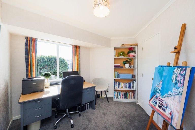 Photo of property in 8 Rosebank Avenue, Kelvin Grove, Palmerston North, 4414
