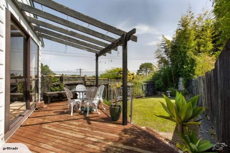 Photo of property in 1/10 Morton Avenue, Forrest Hill, Auckland, 0620