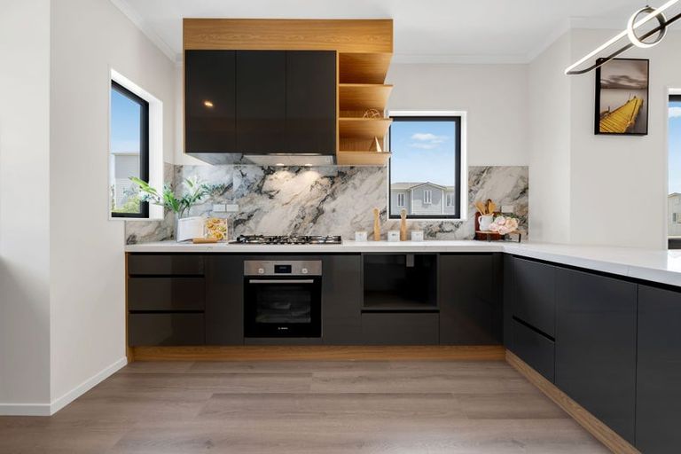 Photo of property in 2 Elevation Street, Flat Bush, Auckland, 2019