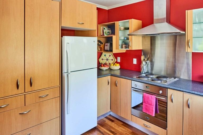 Photo of property in 37 Kotari Road, Days Bay, Lower Hutt, 5013