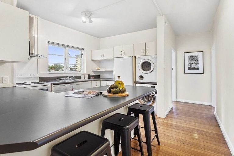 Photo of property in 3/28 Clifton Terrace, Kelburn, Wellington, 6012