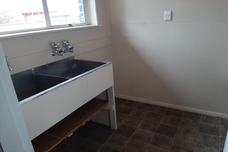 Photo of property in 9 Campbell Street, Alexandra, 9320