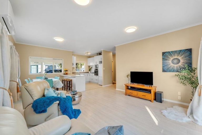 Photo of property in 17 Albizia Avenue, Henderson, Auckland, 0612