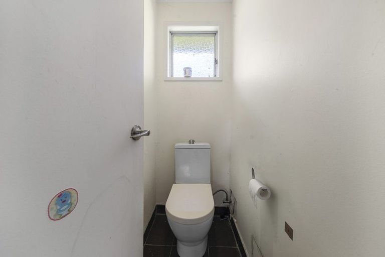 Photo of property in 6 Theban Place, Totara Vale, Auckland, 0629