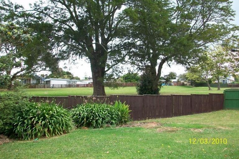 Photo of property in 31 Felgrove Street, Glendene, Auckland, 0602