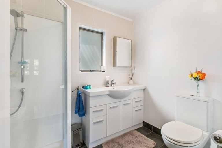 Photo of property in 25 Waiora Road, Stanmore Bay, Whangaparaoa, 0932