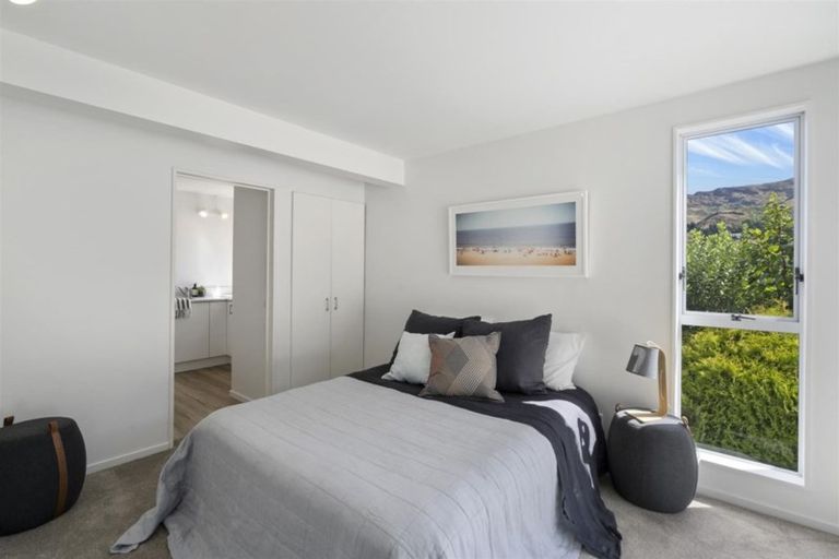 Photo of property in 4 Stevensons Steep, Lyttelton, 8082