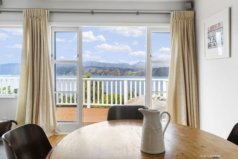Photo of property in 22 Tai Paku Paku Road, Karaka Bays, Wellington, 6022