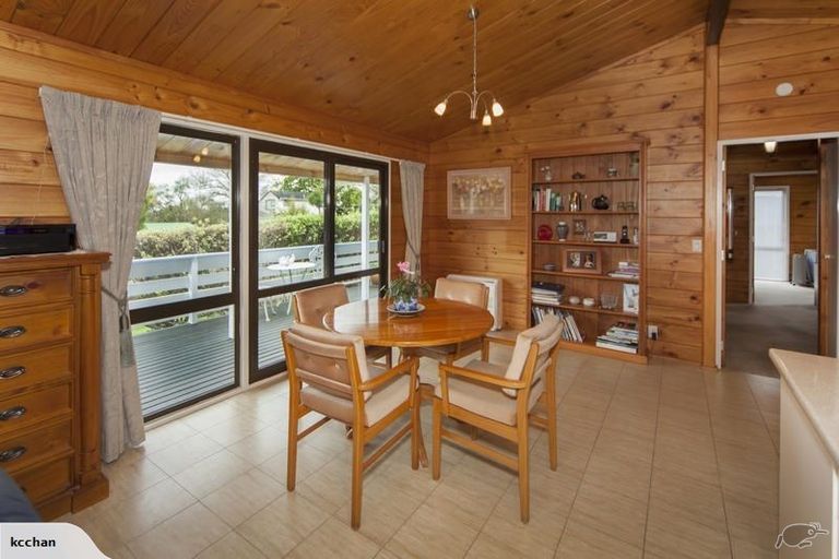 Photo of property in 10 Kitewao Street, Northcote, Auckland, 0627