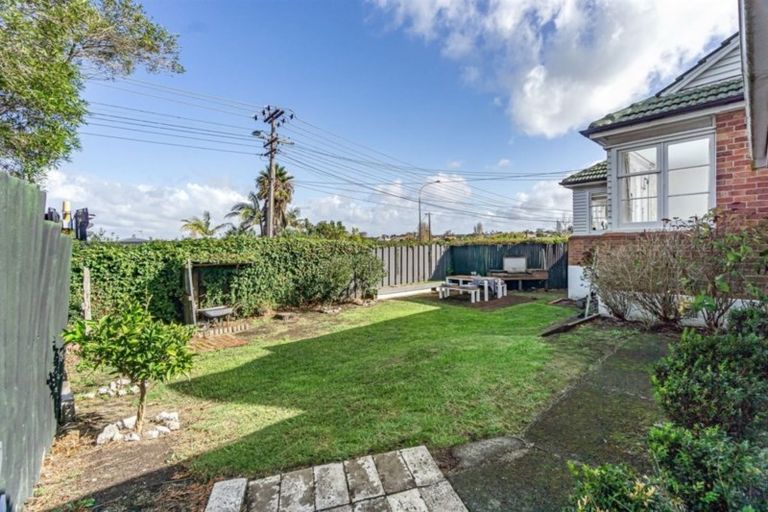 Photo of property in 1/178 Lake Road, Belmont, Auckland, 0622