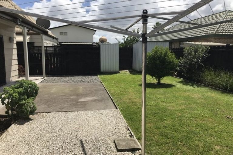 Photo of property in 11/58 Manuroa Road, Takanini, 2112