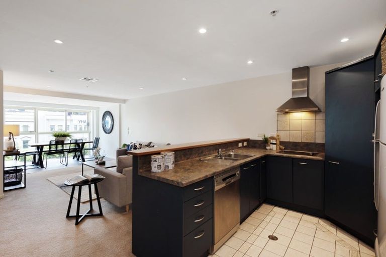 Photo of property in 4c/5 Kent Terrace, Mount Victoria, Wellington, 6011