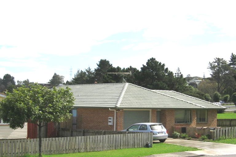 Photo of property in 76 Cedar Heights Avenue, Massey, Auckland, 0614