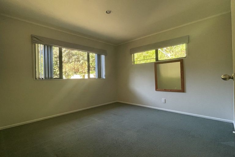 Photo of property in 17 Glanmire Road, Newlands, Wellington, 6037