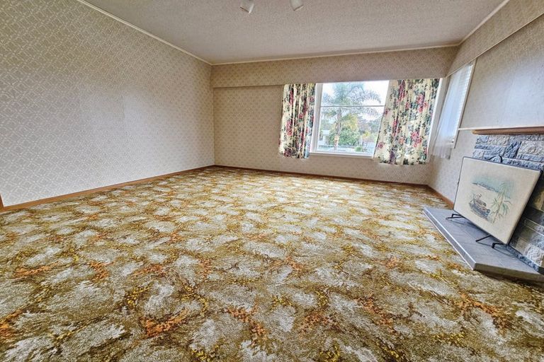 Photo of property in 28 Wilsher Crescent, Henderson, Auckland, 0612