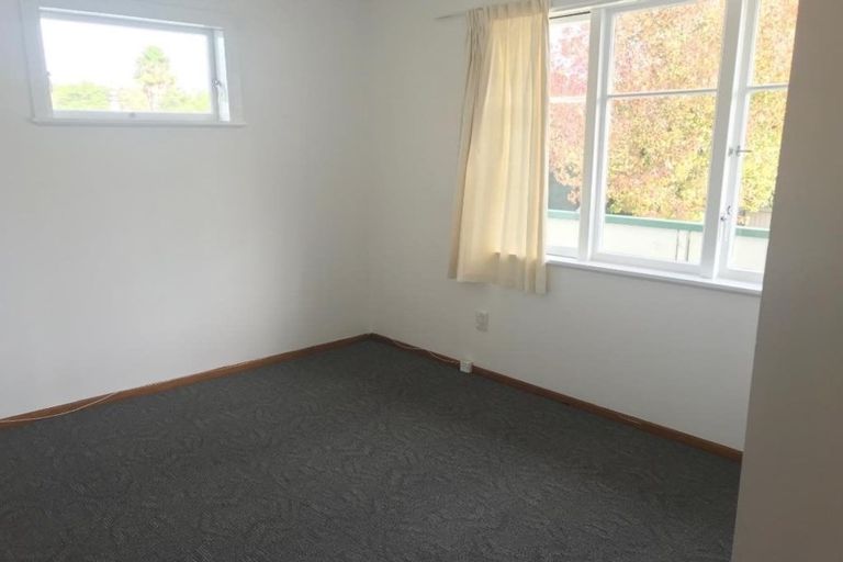 Photo of property in 8 Lynden Avenue, Hillcrest, Auckland, 0627