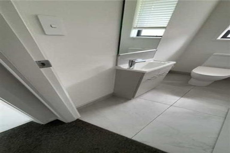 Photo of property in 12 Kahukaka Road, One Tree Point, 0118