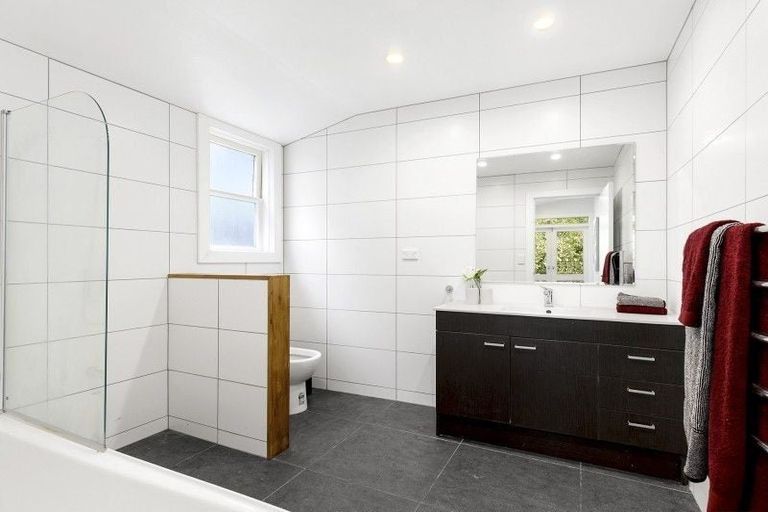 Photo of property in 58 Salamanca Road, Kelburn, Wellington, 6012