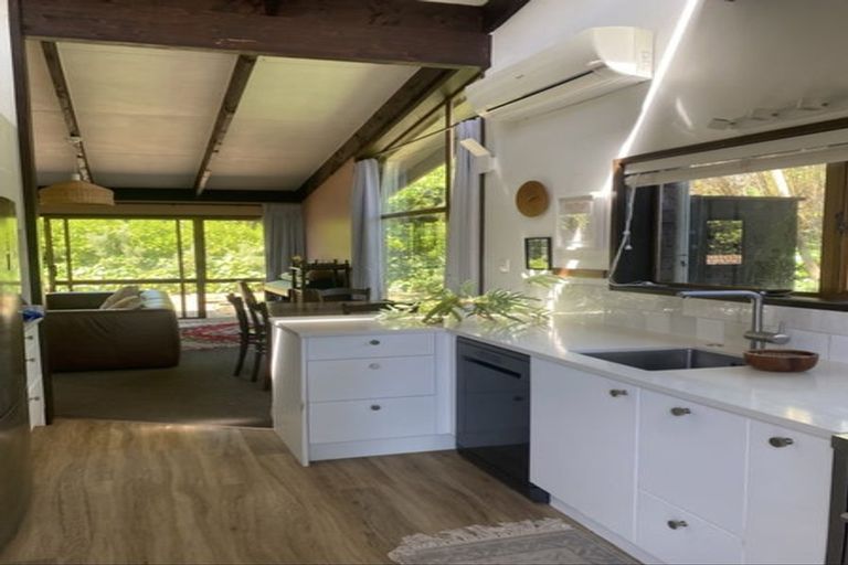 Photo of property in 2/39 Miltonia Avenue, Te Atatu South, Auckland, 0610