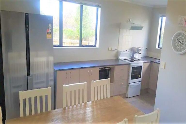 Photo of property in 32 Misty Valley Drive, Henderson, Auckland, 0612