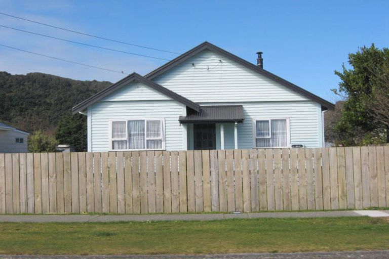 Photo of property in 60 Hall Street, Cobden, Greymouth, 7802