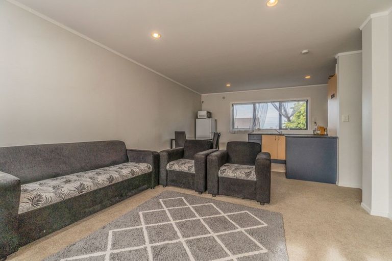 Photo of property in 10 Kevale Place, Manurewa, Auckland, 2102