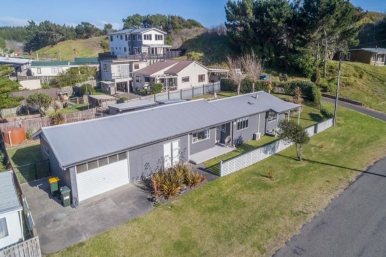 Photo of property in 18 Chrystall Street, Foxton Beach, Foxton, 4815