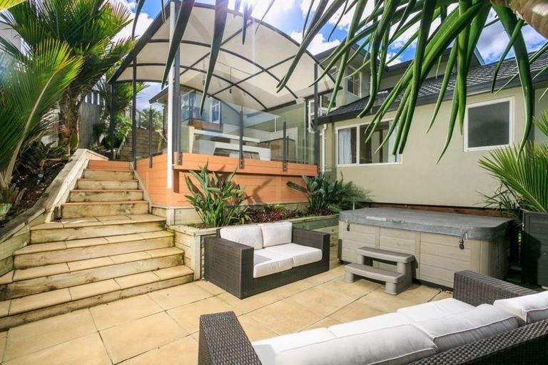 Photo of property in 21 Gretna Green, Browns Bay, Auckland, 0630