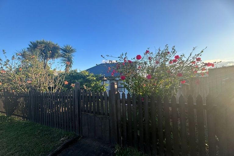 Photo of property in 36 Ellesmere Crescent, Pakuranga Heights, Auckland, 2010