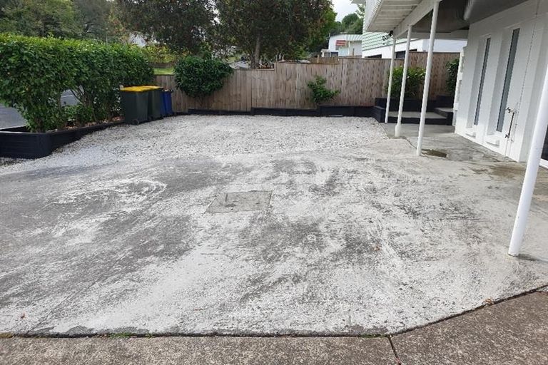 Photo of property in 34 Kemp Road, Massey, Auckland, 0614