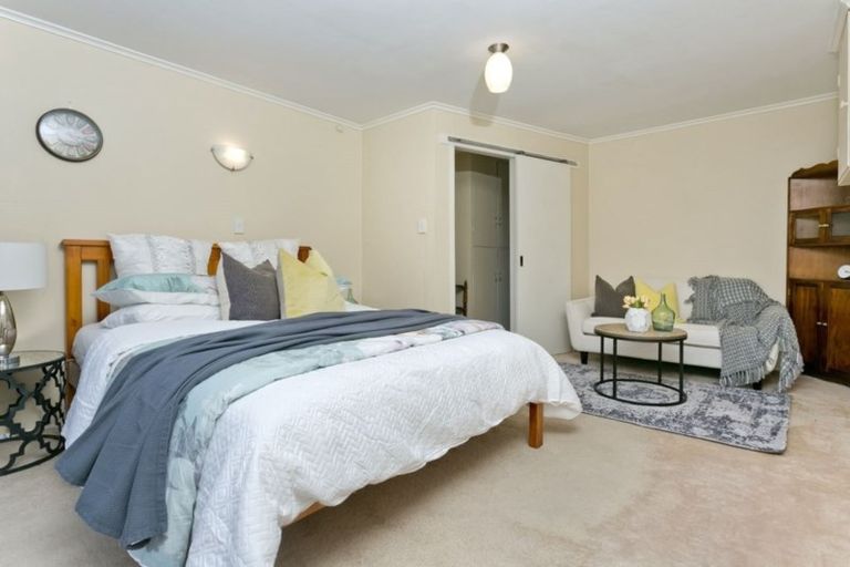 Photo of property in 1/91 Bond Crescent, Forrest Hill, Auckland, 0620