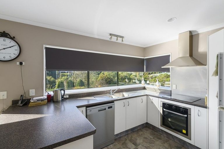 Photo of property in 4 Jasmine Place, Fitzherbert, Palmerston North, 4410
