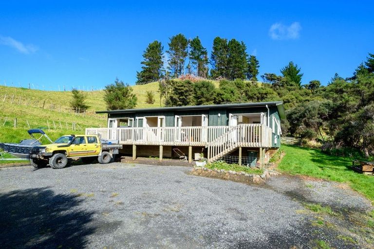 Photo of property in 1529 South Head Road, South Head, Helensville, 0874