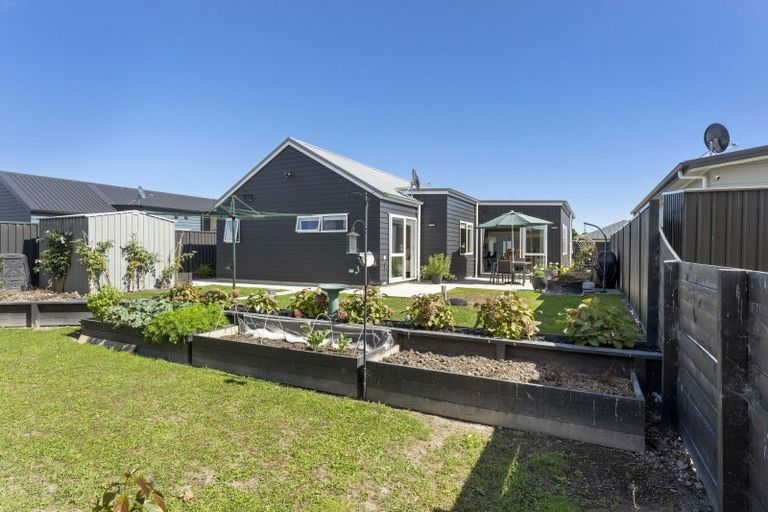 Photo of property in 19 Enereta Road, Otaki, 5512