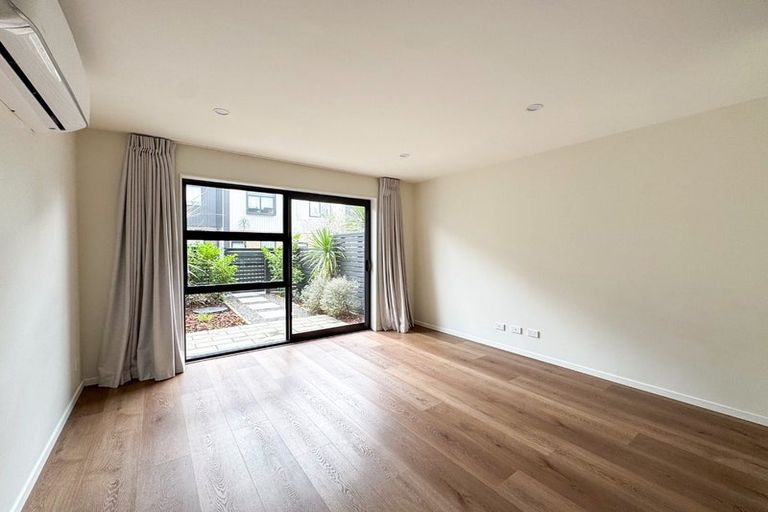 Photo of property in 8/327 Glengarry Road, Glen Eden, Auckland, 0602