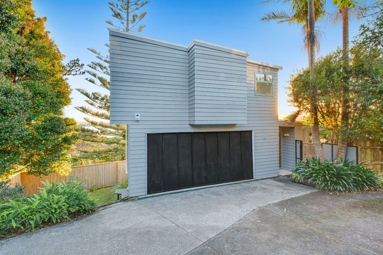 Photo of property in 2/9 Pemberton Avenue, Bayview, Auckland, 0629