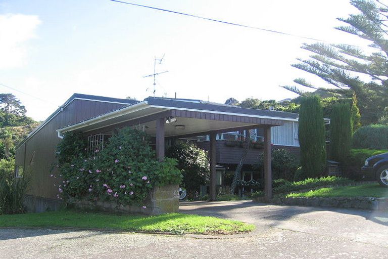 Photo of property in 33 London Road, Korokoro, Lower Hutt, 5012