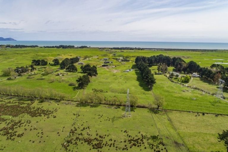 Photo of property in 181 Swamp Road, Te Horo, Otaki, 5581