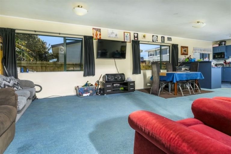 Photo of property in 704a Te Atatu Road, Te Atatu Peninsula, Auckland, 0610