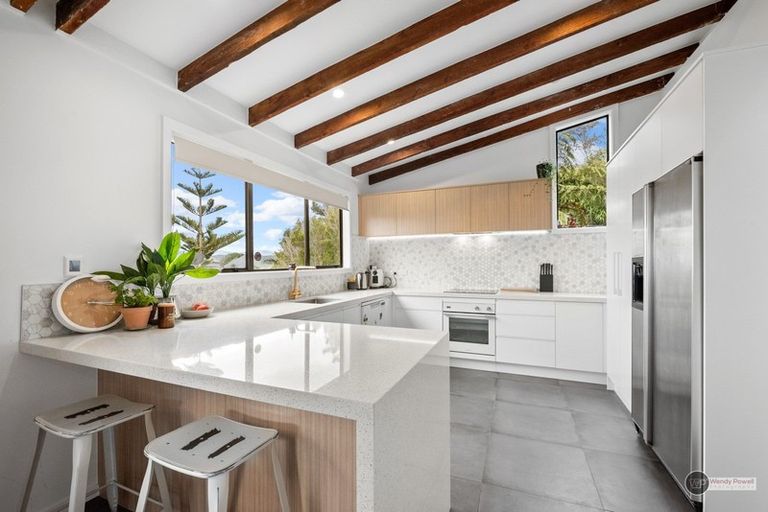 Photo of property in 4a Banksia Grove, Maungaraki, Lower Hutt, 5010