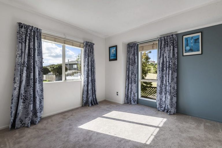Photo of property in 1/31 Taroka Close, Pinehill, Auckland, 0632