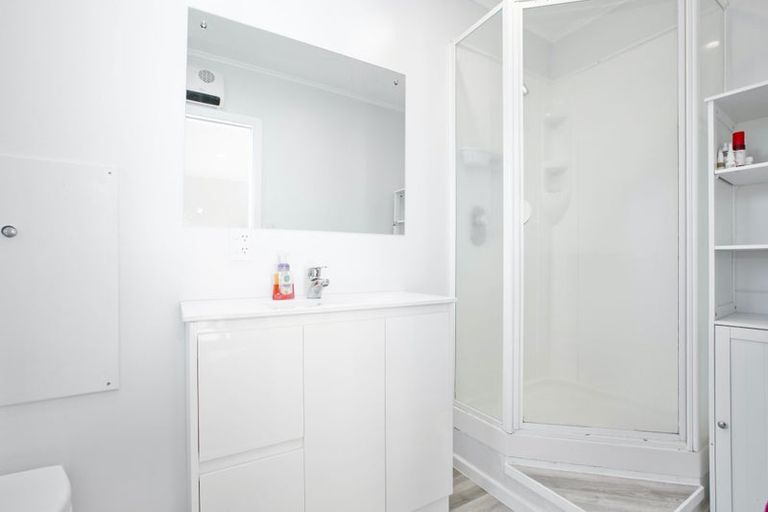 Photo of property in 47 Kiriwai Road, Paremata, Porirua, 5024