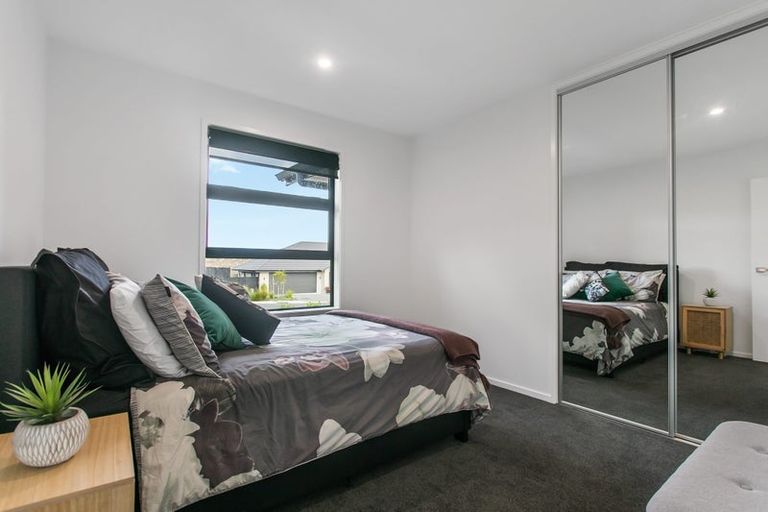 Photo of property in 2 Manaakitia Road, Karaka, 2124