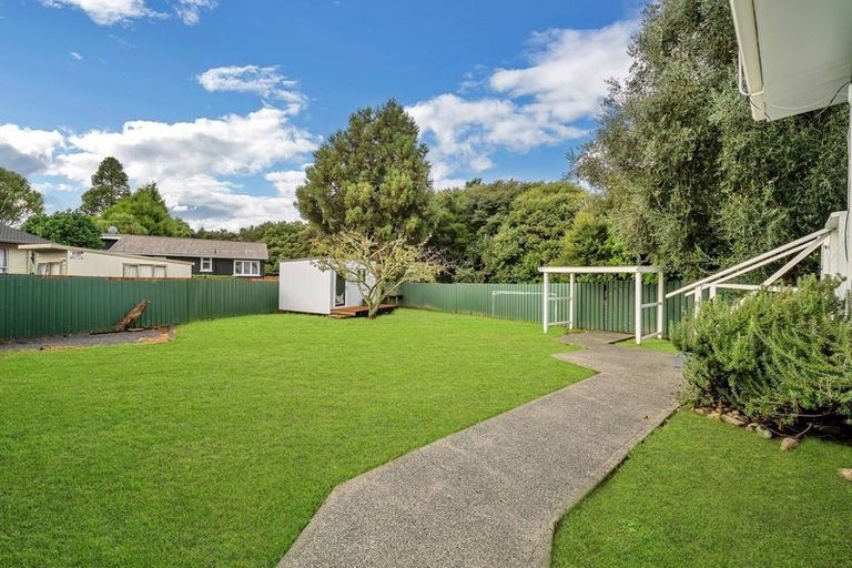 Photo of property in 9 Serwayne Place, Sunnyvale, Auckland, 0612