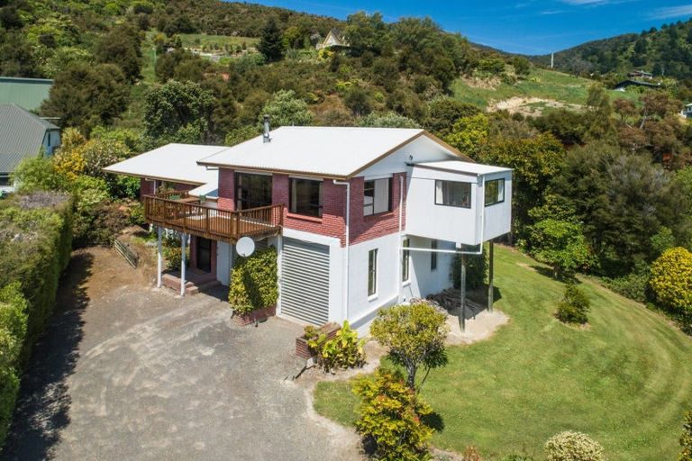 Photo of property in 6 Moana View Road, Waikawa, Picton, 7220