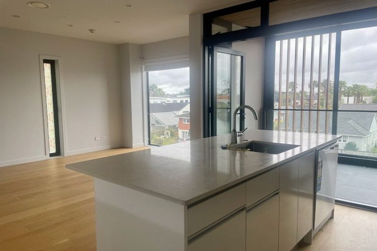 Photo of property in Frank Sargeson Apts, 201/74 Anzac Street, Takapuna, Auckland, 0622