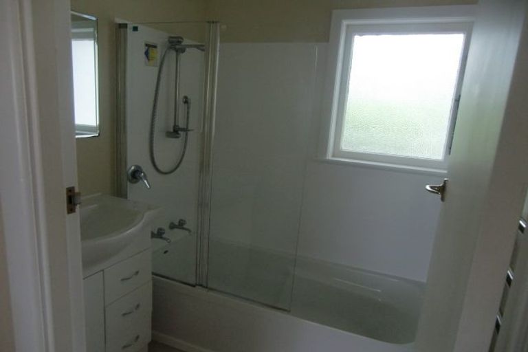 Photo of property in 2/30 Elliott Avenue, Bayview, Auckland, 0629