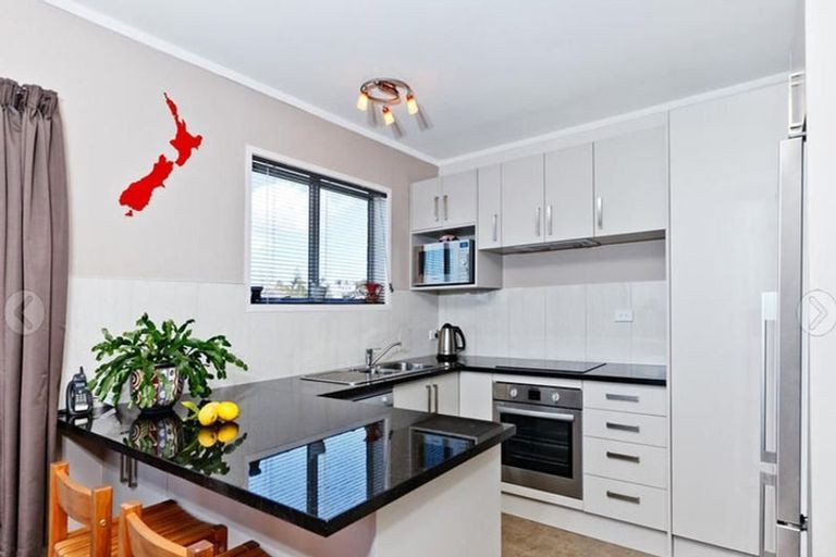 Photo of property in 1/240 Onewa Road, Birkenhead, Auckland, 0626