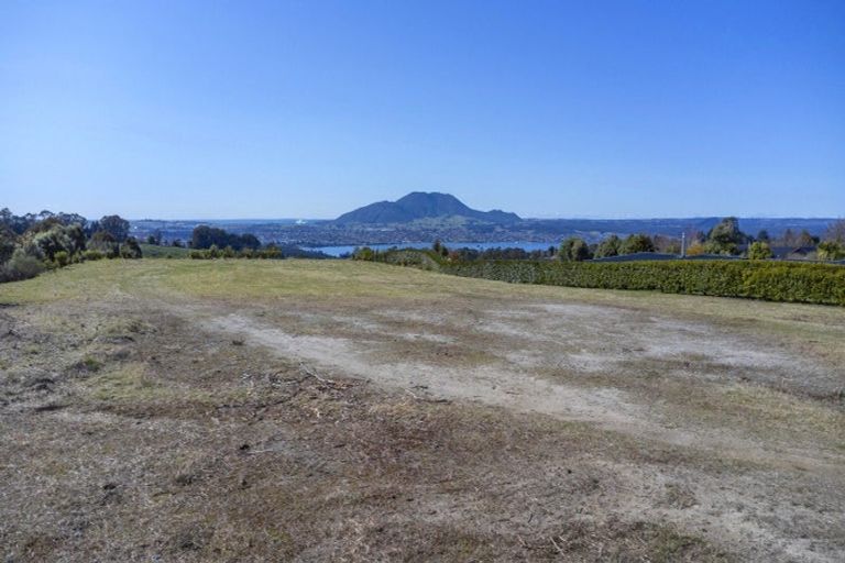 Photo of property in 41 Lomond Grove, Acacia Bay, Taupo, 3385